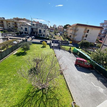 I Fiori Di Pietra Aparthotel Pietra Ligure Exterior photo