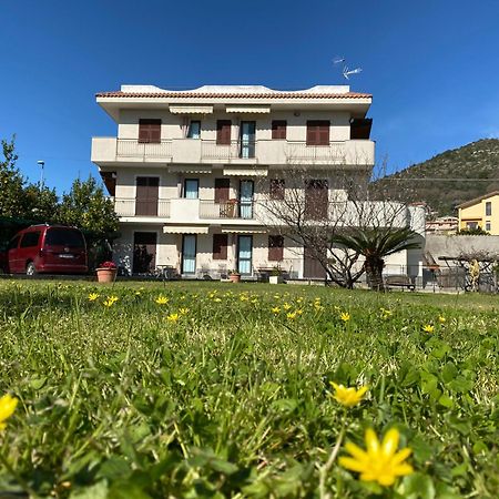 I Fiori Di Pietra Aparthotel Pietra Ligure Exterior photo