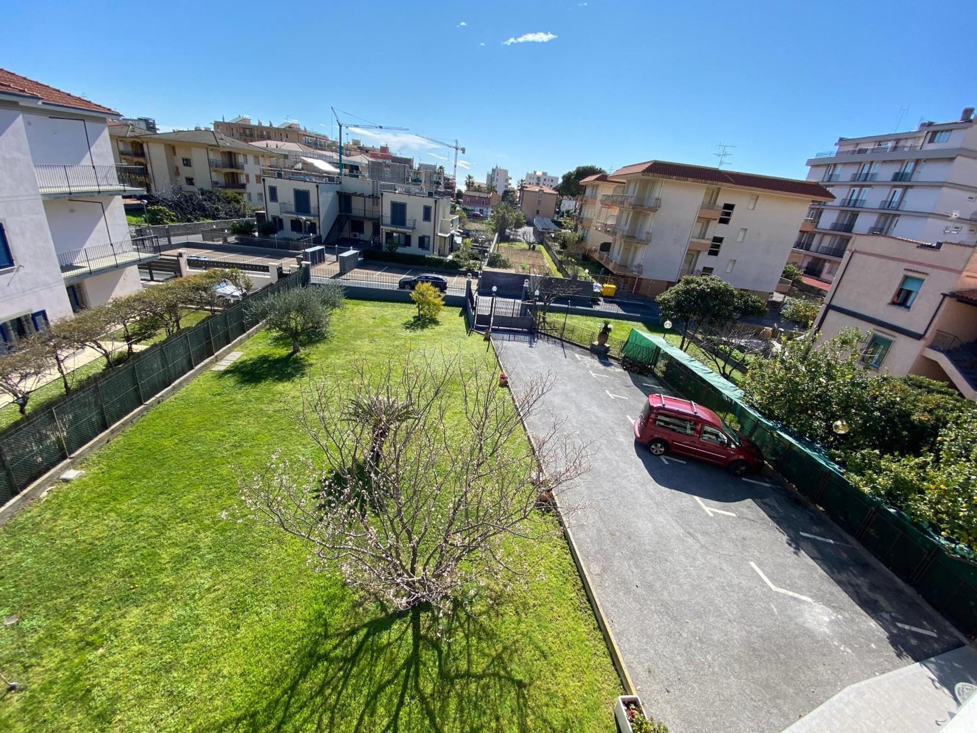 I Fiori Di Pietra Aparthotel Pietra Ligure Exterior photo