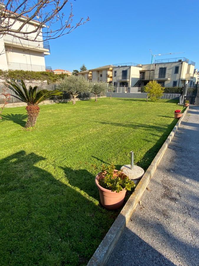 I Fiori Di Pietra Aparthotel Pietra Ligure Exterior photo